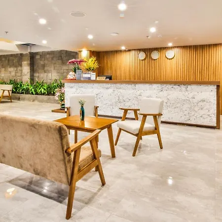 Grand Lee Hotel